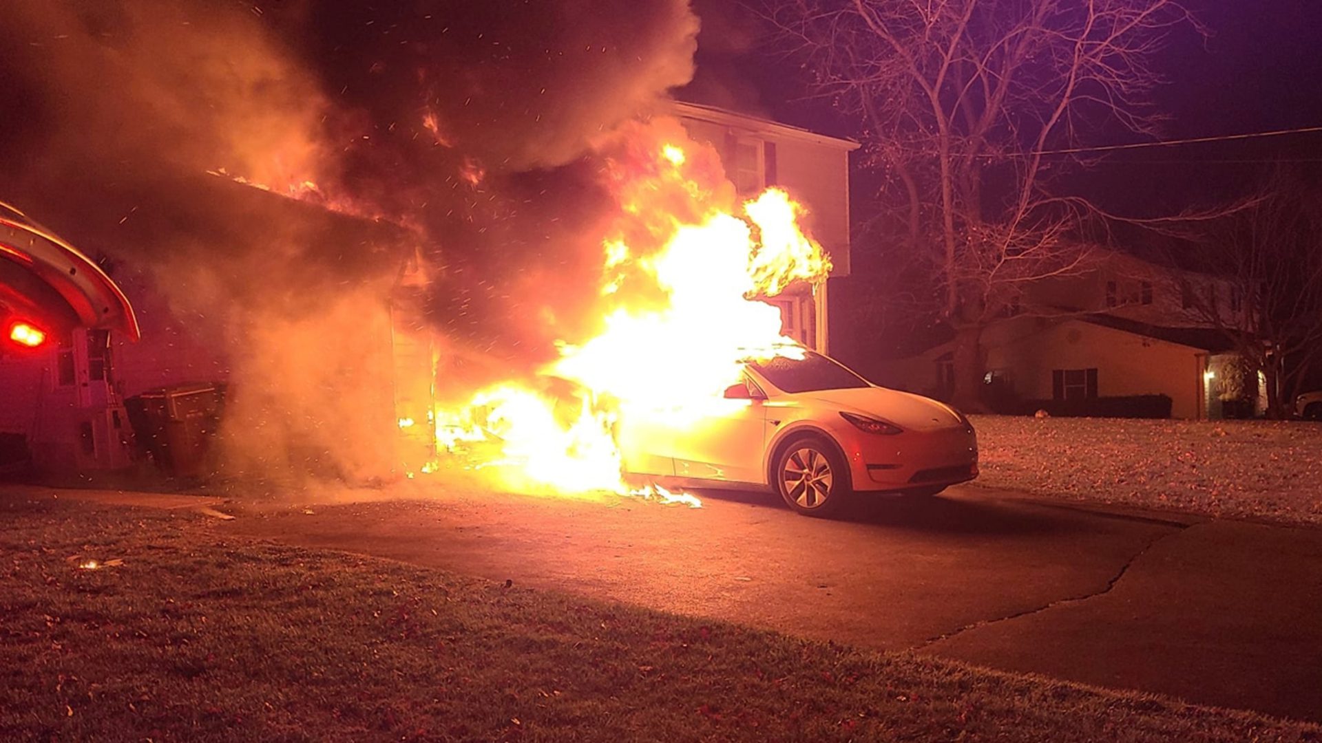 Tesla car fire in Pennsylvania Fort-Washington Fire Company