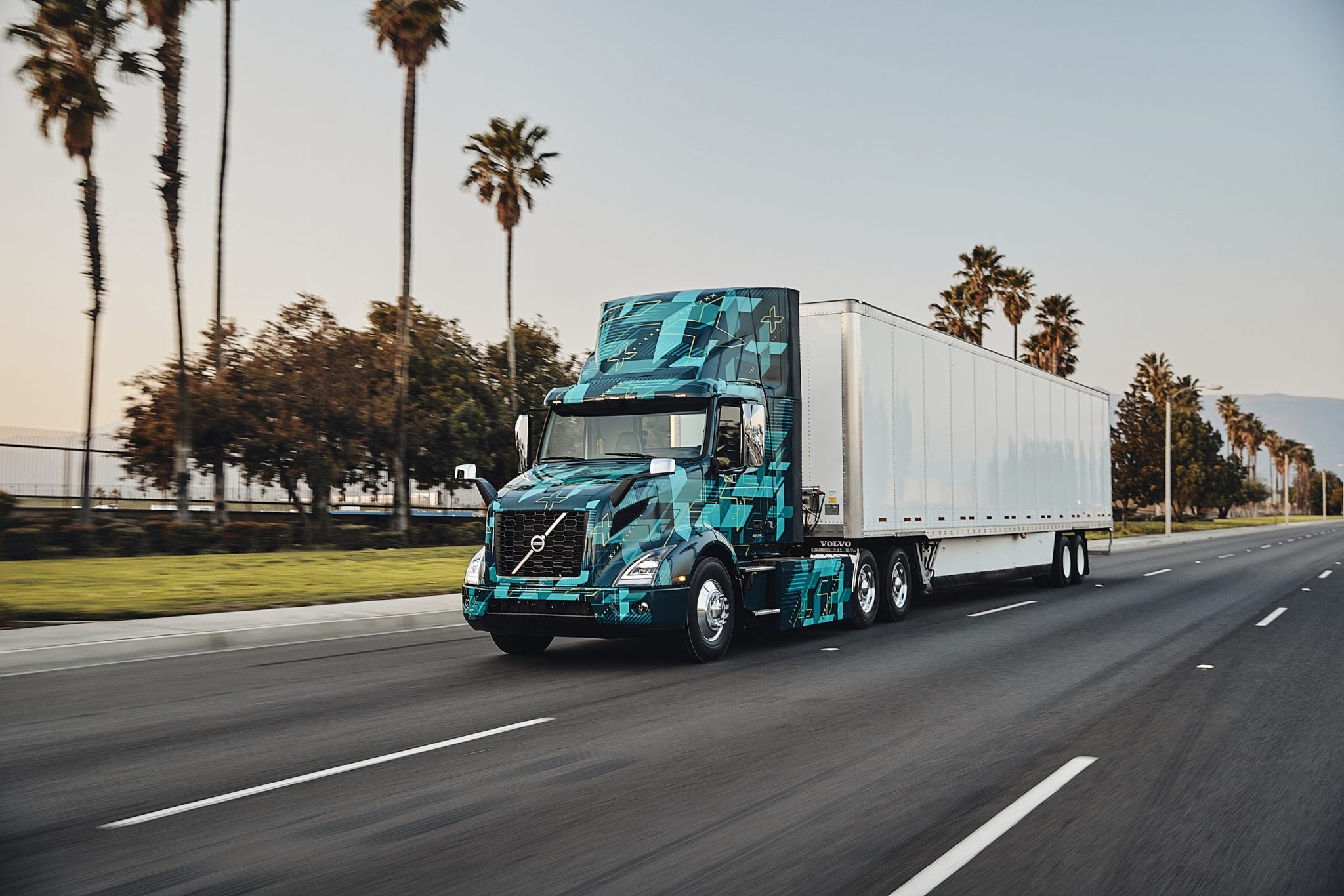 Volvo VNR Electric 6x4 semi-tractor